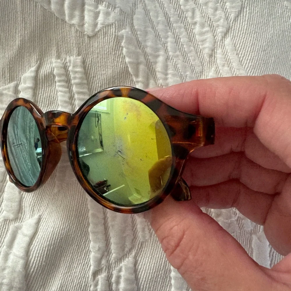 Mirrored sunglasses